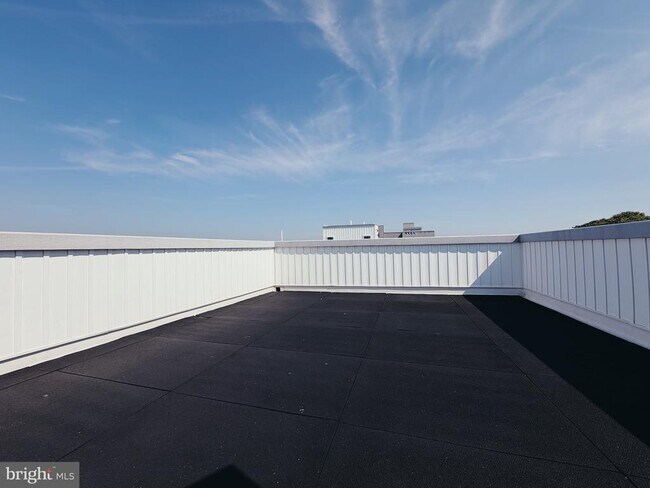 Building Photo - 2720 W Thompson St