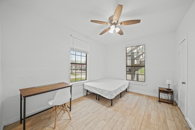 Building Photo - 701 28th St