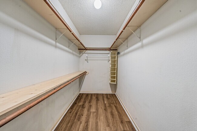 Building Photo - 9915 Villa Verde Dr