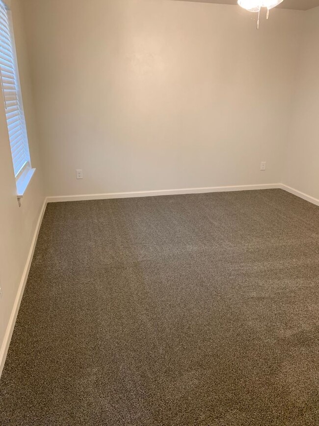 Building Photo - 3 bedroom, 2.5 bathroom, 2 car garage Gated Neighborhood