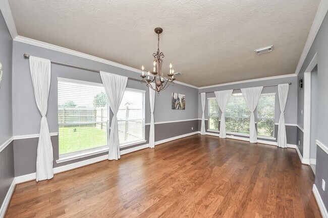 Building Photo - 8602 Briar Oaks Ln