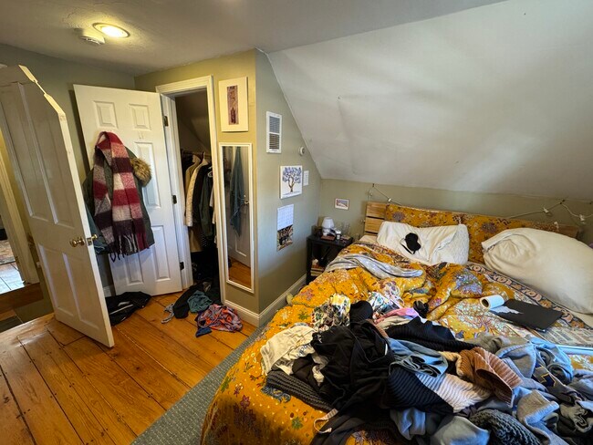 Building Photo - 735 Somerville Ave