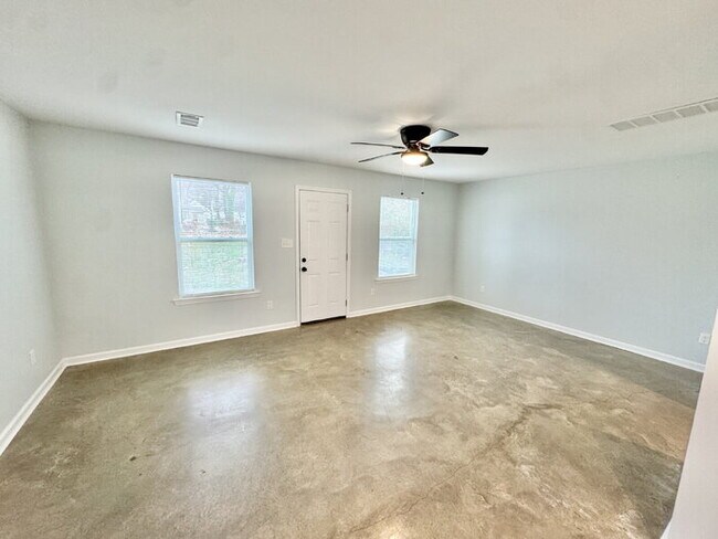 Building Photo - 780 Woodlawn St