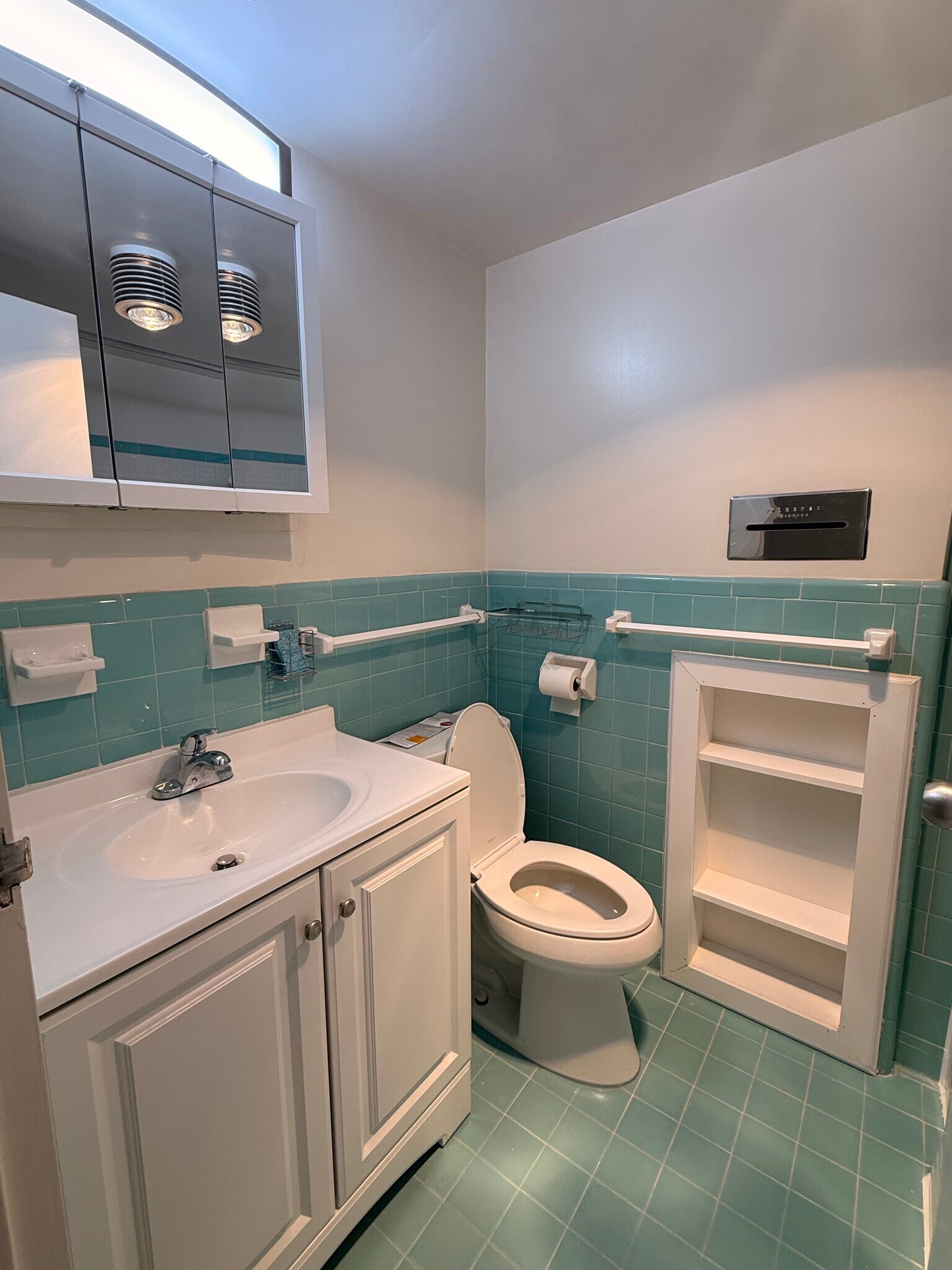 Building Photo - 10201 Grosvenor Pl