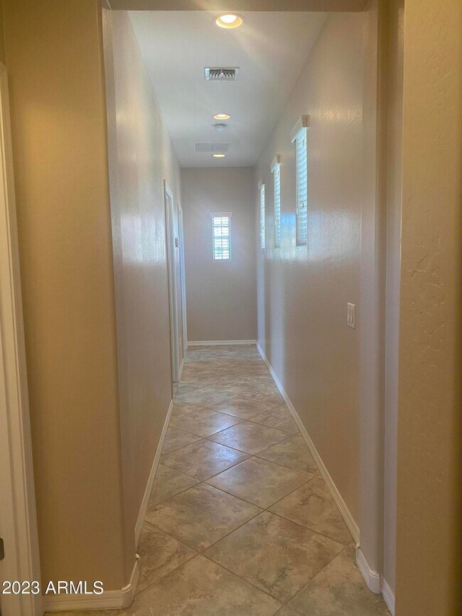 Building Photo - 453 W Lantana Pl