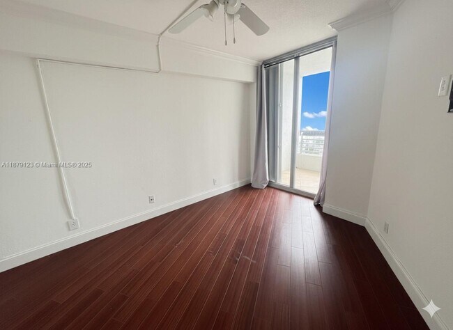 Building Photo - 3600 Mystic Pointe Dr