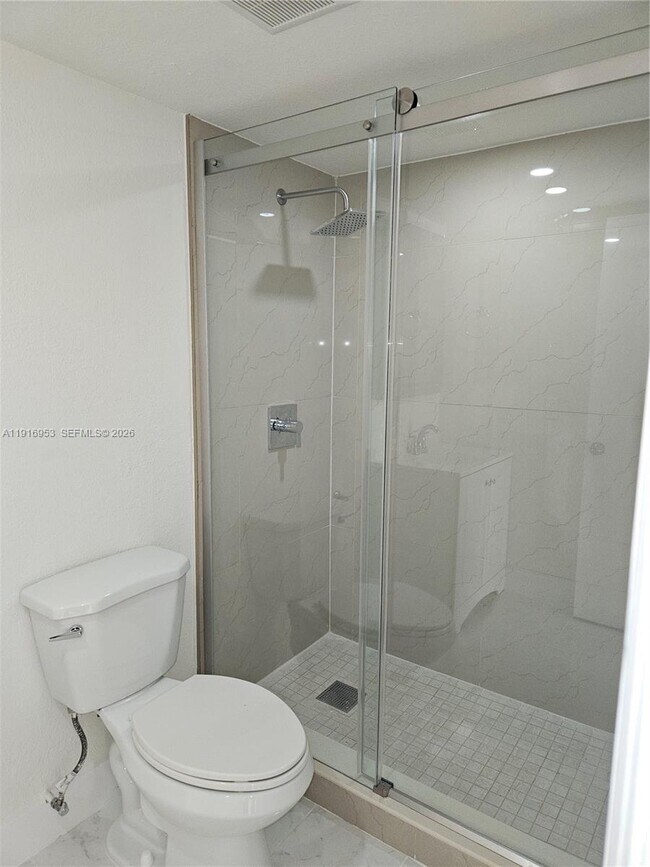 Building Photo - 311 W Park Dr