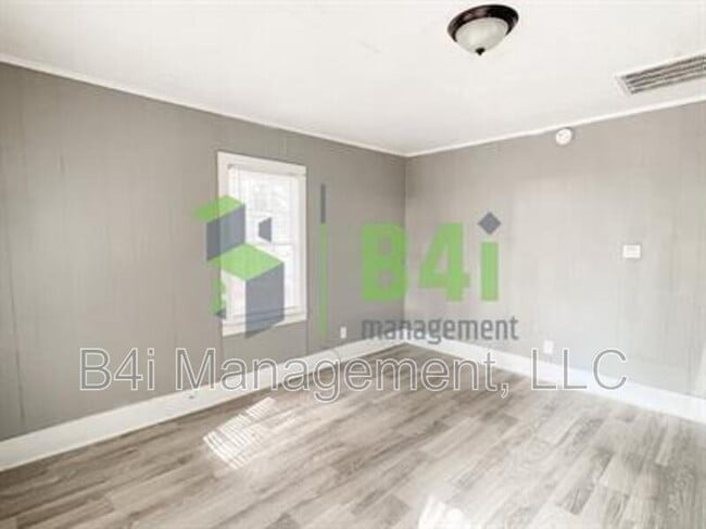 Building Photo - 119 Chandler Cir SE