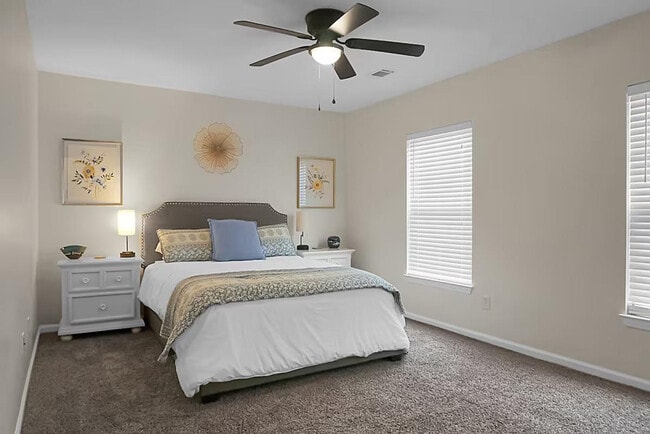 Building Photo - 124 Larkspur Dr