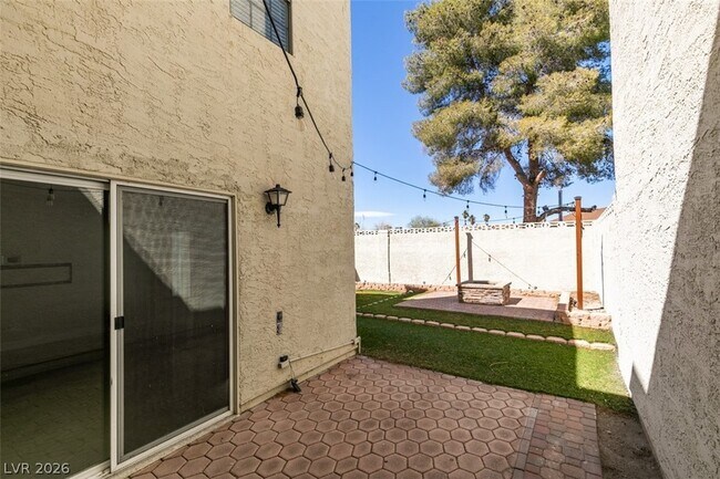 Building Photo - 5046 Schumann Dr