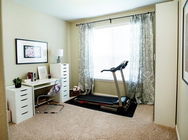 Building Photo - 25630 Foxrun Vista Dr