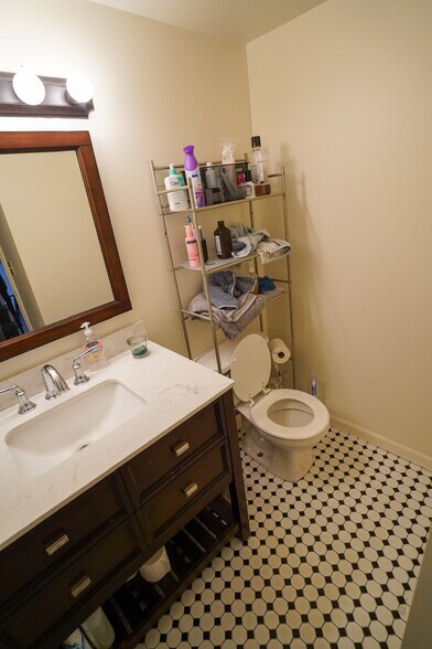 Building Photo - 5 Charles St