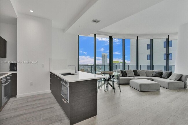 Building Photo - 55 SW 9th St