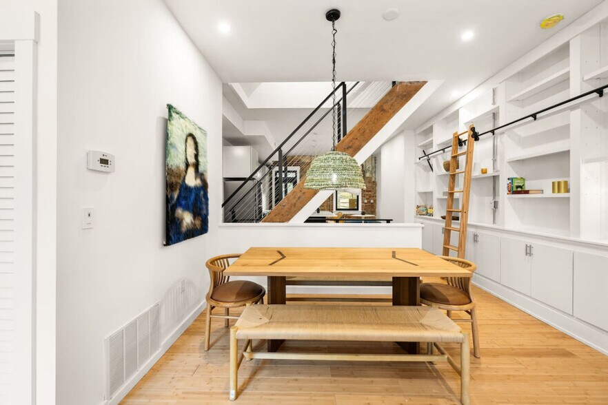 Building Photo - 2 Hust Alley