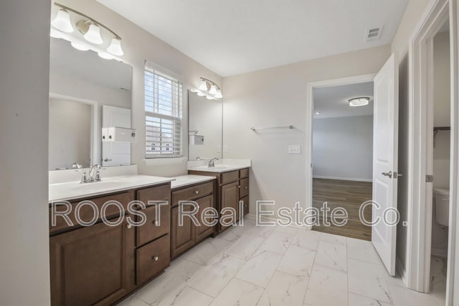 Building Photo - 380 Crownover Way