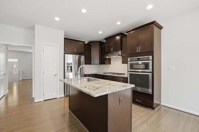 Building Photo - 2780 Ashcombe Dr.