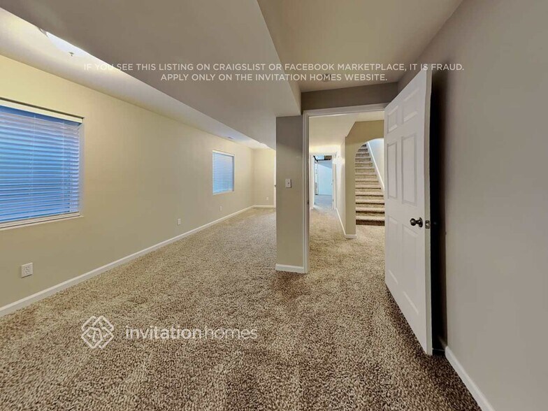 Building Photo - 2865 Leoti Dr