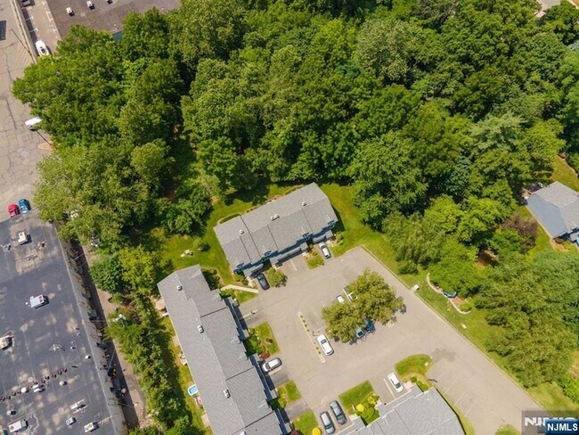 Building Photo - 6-04 Cross Meadows