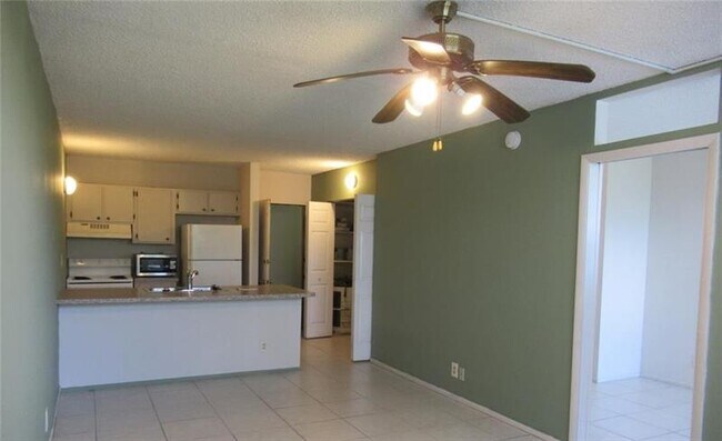 Building Photo - 2401 Riverside Dr