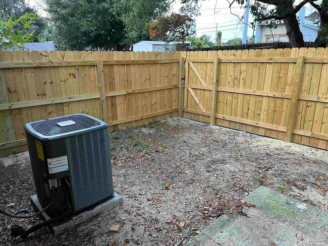 Building Photo - 3220 Redwood Ln