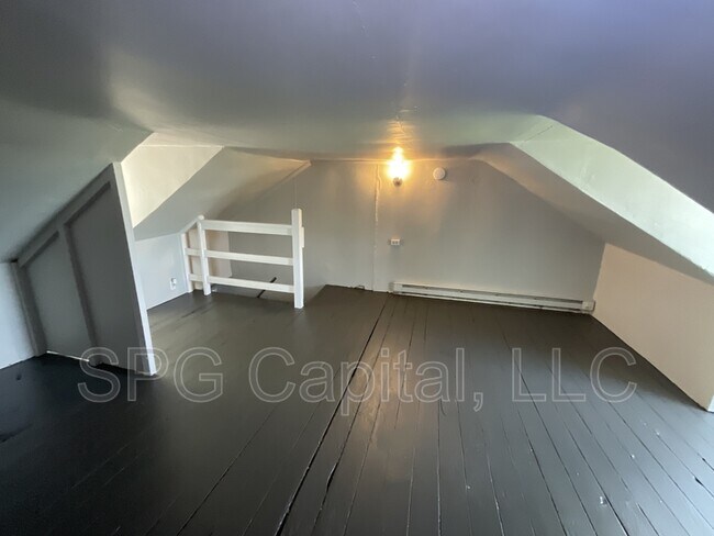 Building Photo - 715 Vander Ave