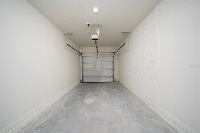 Building Photo - 2810 Raindrop Run St