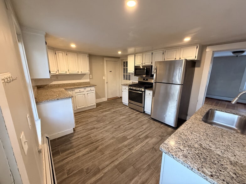 Building Photo - 187 Beach St