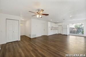Building Photo - 5611 Green Manor Dr