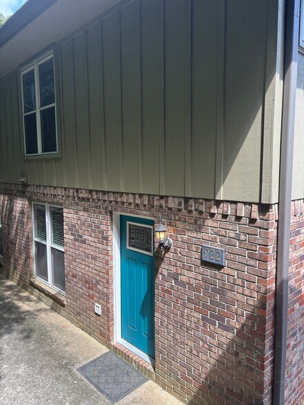 Building Photo - 918 Shingle Rd