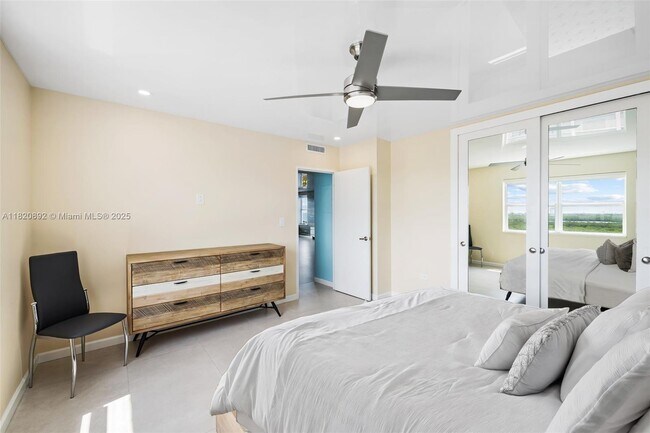 Building Photo - 3111 N Ocean Dr