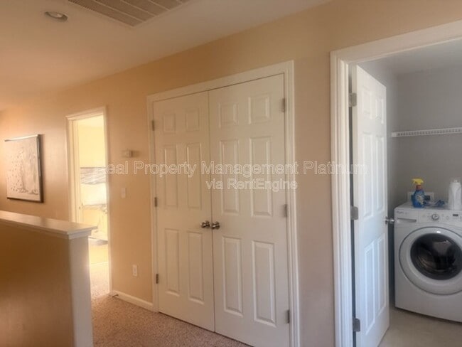 Building Photo - 1532 N Sanders Ave