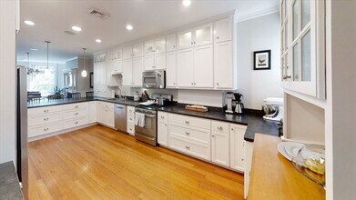 Building Photo - Gorgeous four bedroom in Brookline