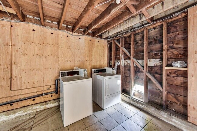 Building Photo - 5492 Ruth Ave