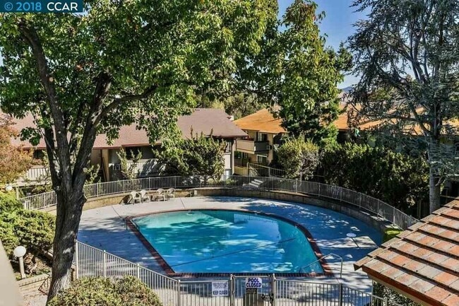 Building Photo - 101 Kinross Dr