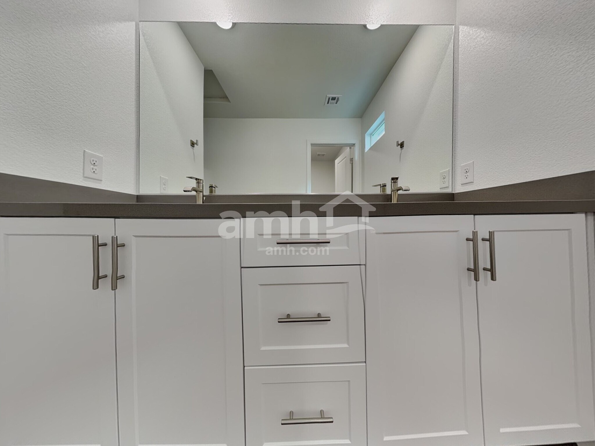 Building Photo - 3328 Blodwen St