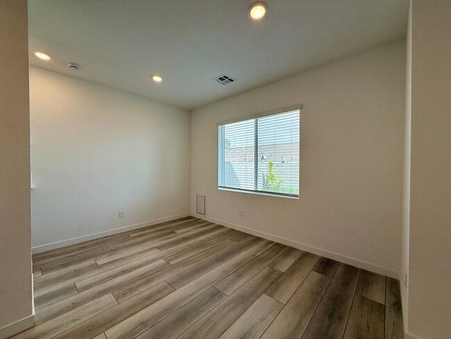 Building Photo - Beautiful Spring Valley Lennar Home-Make it yours today!