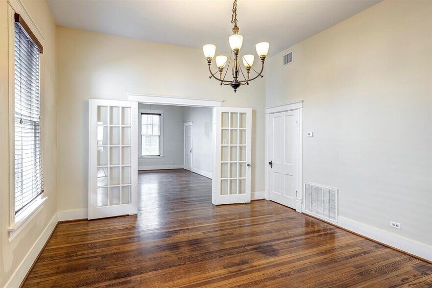 Building Photo - 306 Dennis St