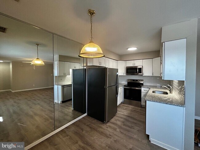 Building Photo - 478 E Main St