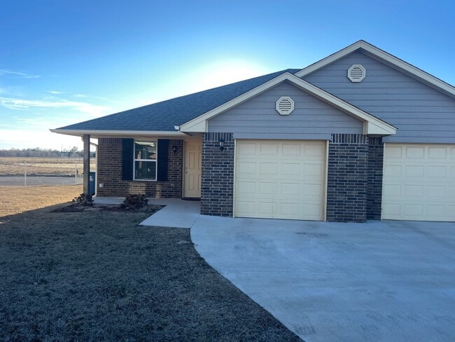 Primary Photo - 55+ Community! 2 bedrooms, 2 full bathrooms, stainless appliances, quiet safe community for ages ...