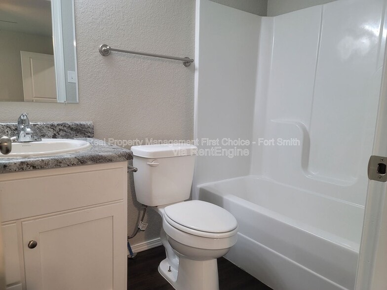 Building Photo - 2124 Ingalls Ln
