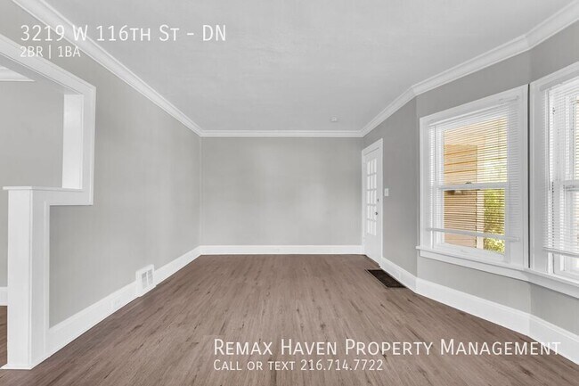 Building Photo - 3219 W 116th St