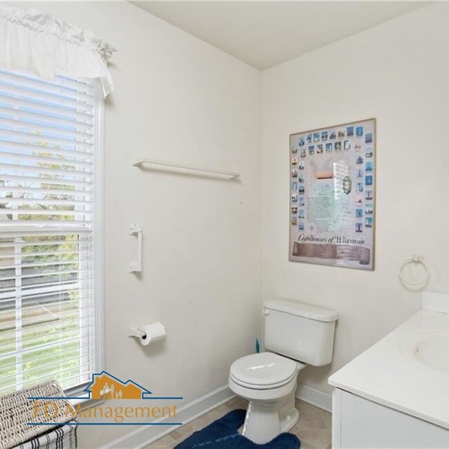 Building Photo - 3 Bedroom 2 Bathroom Home - Near Buckroe B...