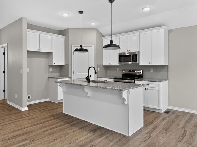 Building Photo - 595 Bailiwick Dr