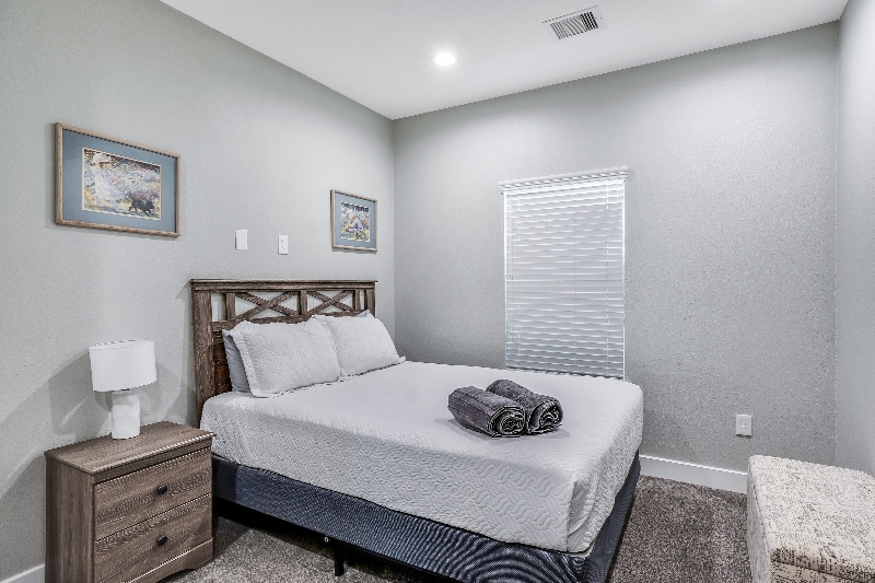 Building Photo - 144 W 5th St