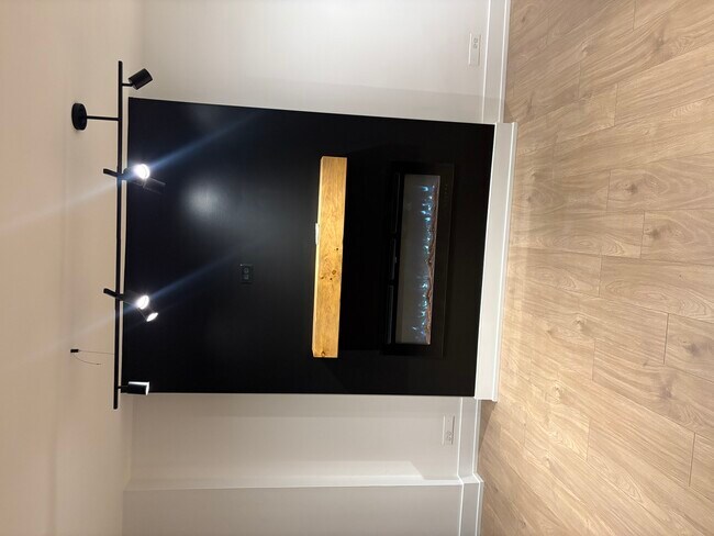 Building Photo - 1 E Scott St