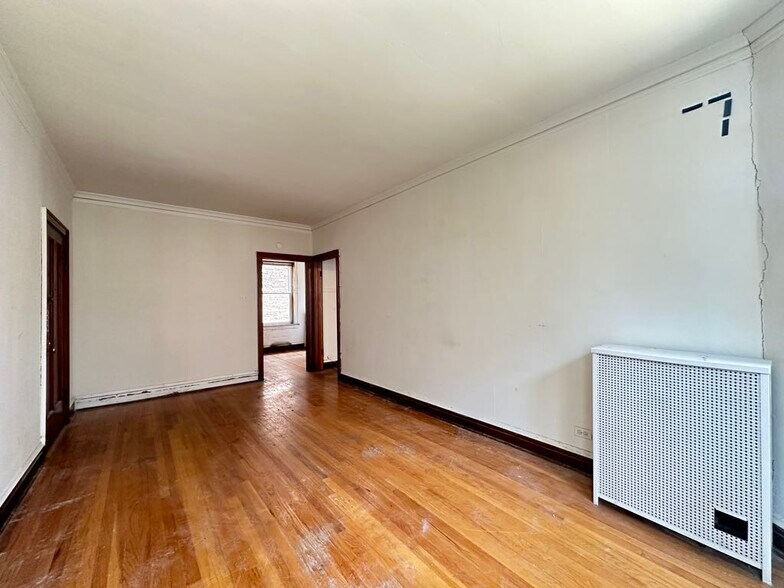 Building Photo - 4830 W Addison St