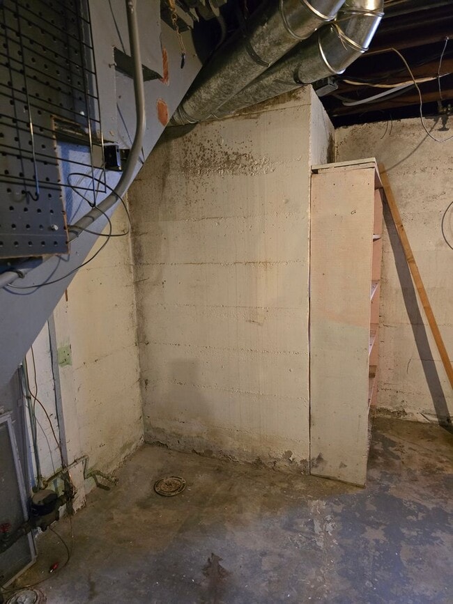 Building Photo - Eastside Charmer