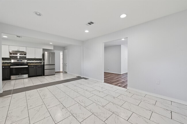 Building Photo - 5635 Belarbor St