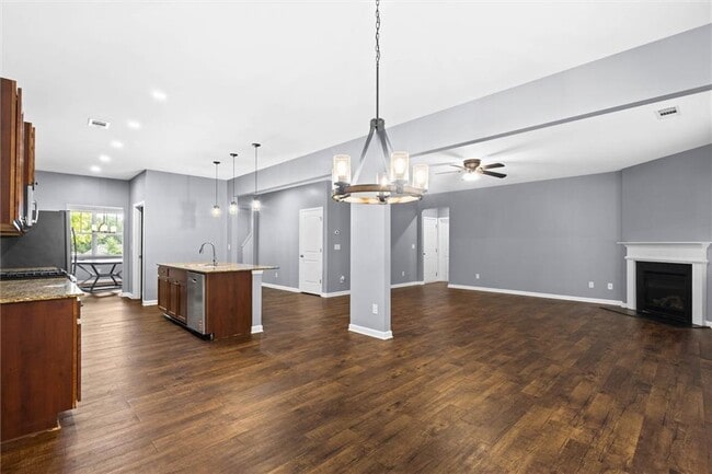 Building Photo - 407 Aviary Ln