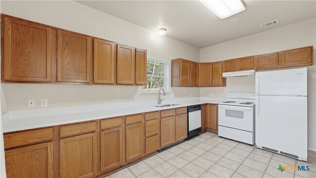 Building Photo - 821 Benning St